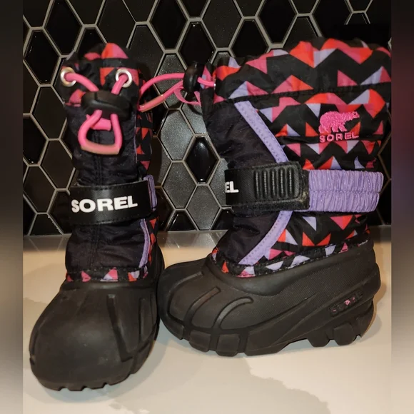 Sorel snow boots. Girls sz 6 - Picture 1 of 6